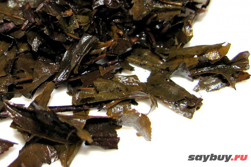 Тысячеляновый черный чай Хей Ча 2013 года - спитой лист крупным планом